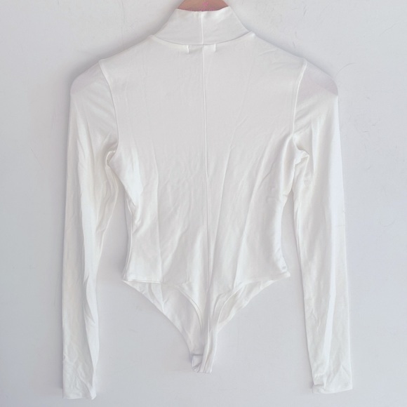 (A9) Lovers + Friends Tienna Bodysuit with thumb holes in White, Size XS, NWT - Picture 13 of 14